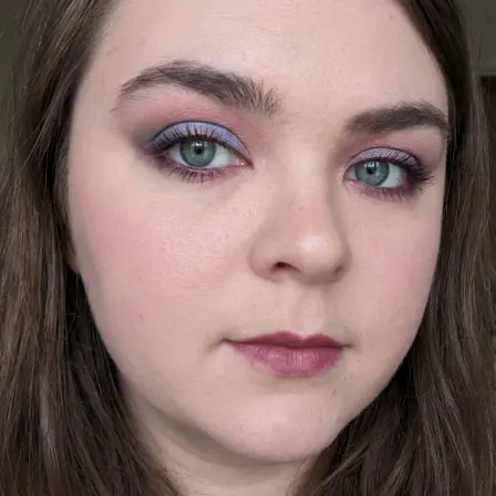 Woman wearing an eye makeup look rendered on her own selfie by BeautySpark