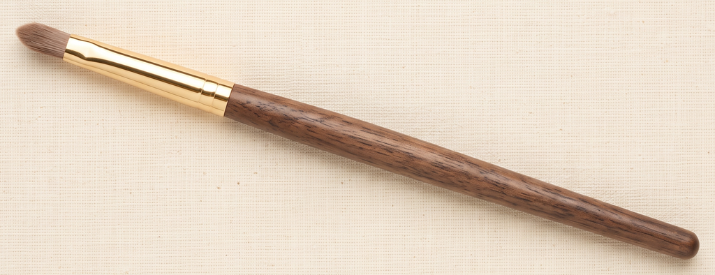 Tight, pointed pencil brush for smudging eyeliner and lower lash line detail