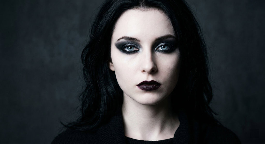 Goth-inspired Obsidian Smoke eye look for True Winter coloring