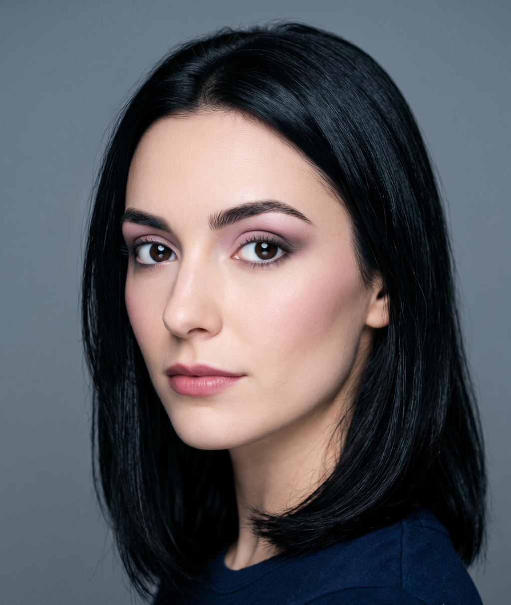 A cool-toned everyday eye on dark hair and fair skin: a cool mauve-pink inner corner, a muted mauve wash over the lid, and cool espresso deepening the outer corner, finished with rosy blush and a soft cool-pink lip